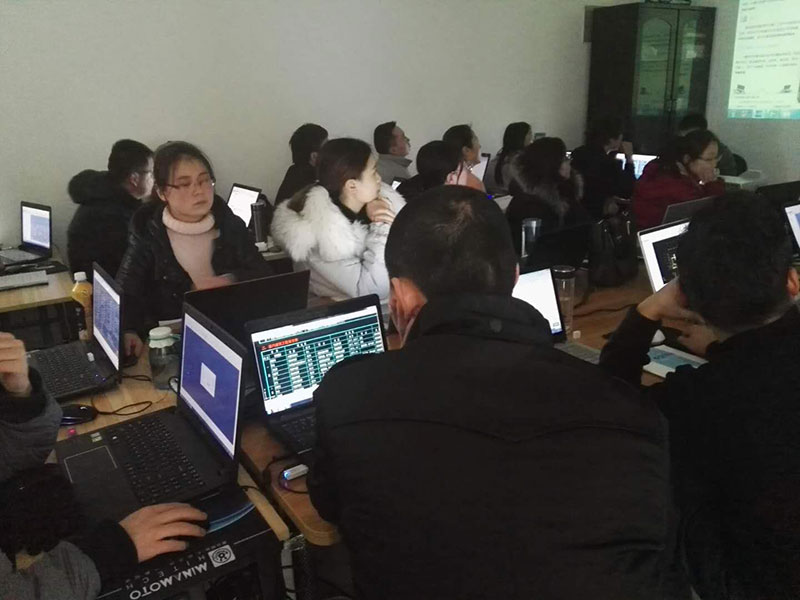 西安耀程預(yù)算實(shí)戰(zhàn)培訓(xùn)各專業(yè)有幾個(gè)老師教學(xué)？